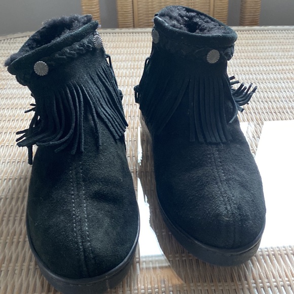 Minnetonka Fringe Ankle Boot - Picture 10 of 10